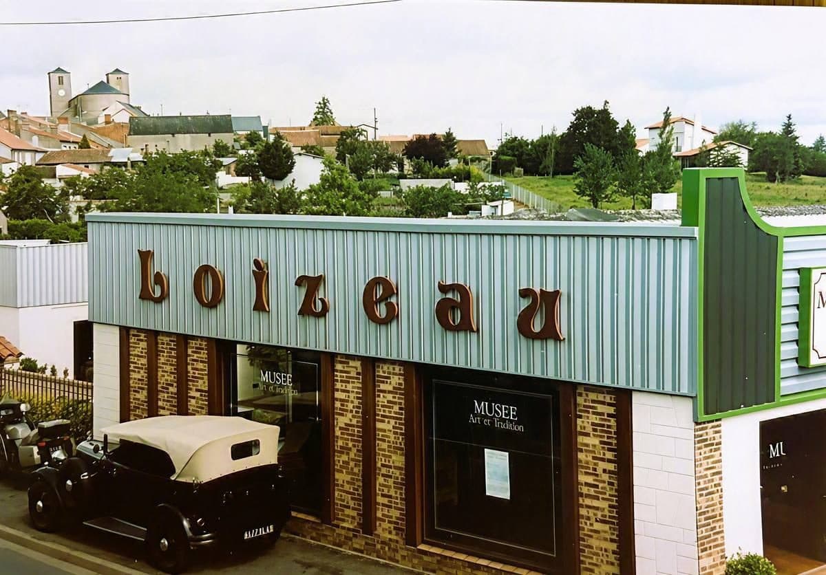 Façade historique Meubles Loizeau, La Romagne